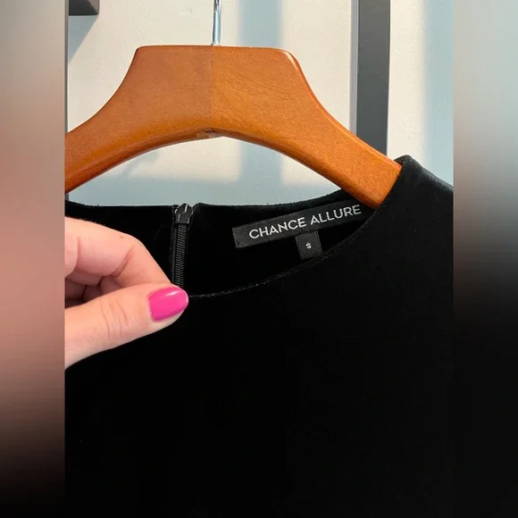 Black Velvet Long-Sleeve Midi Dress - Picture 3 of 14